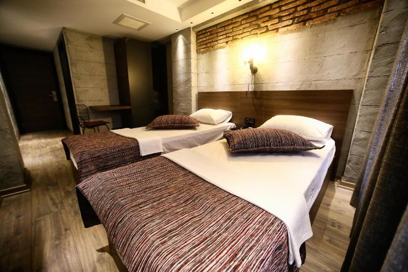 Standard Twin Room image 1