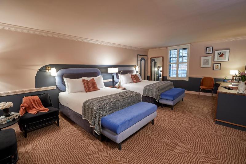 Deluxe Queen Room image 3