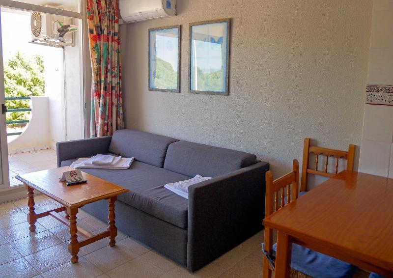 One-Bedroom Apartment image 3