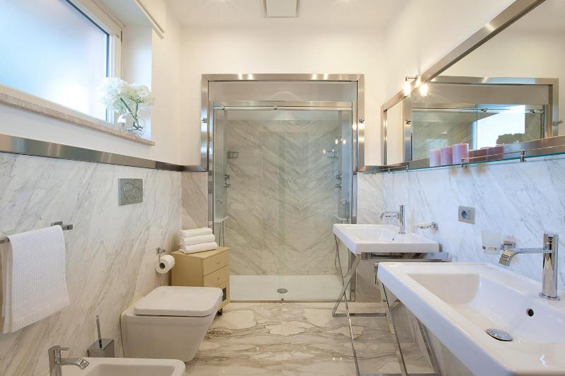 Amore Rentals - Villa Daniela - image 37