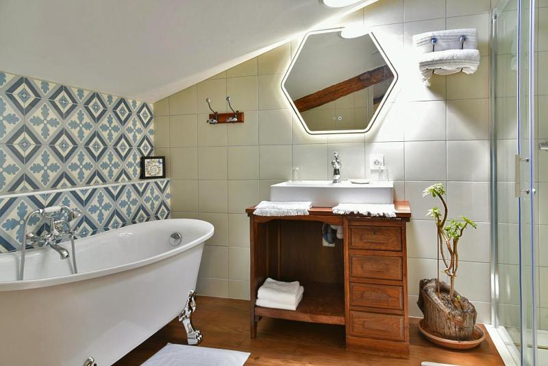 Junior Suite with Garden View image 3