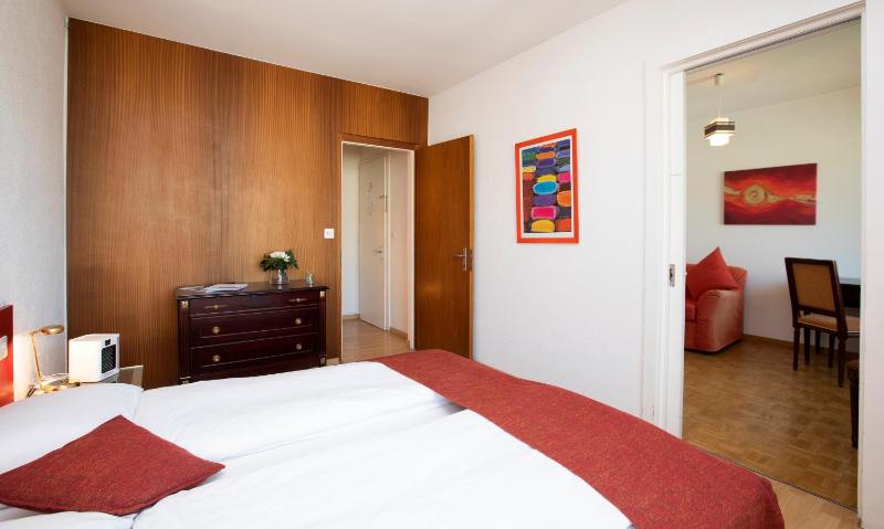 Family Suite with Balcony image 1