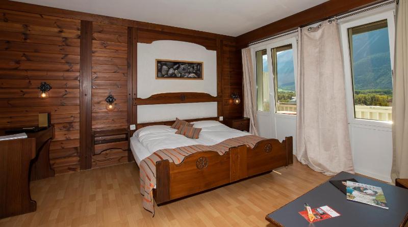Junior Suite with Balcony image 1