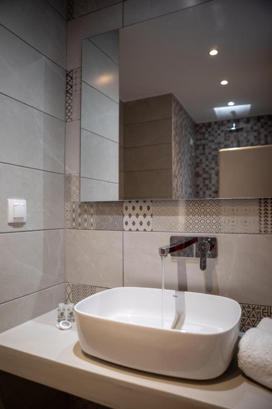 Double or Twin Room image 2