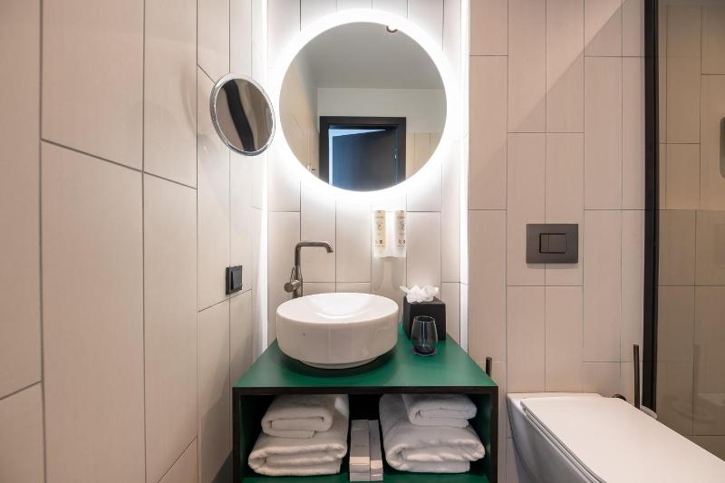 Double or Twin Room with Balcony and spa access image 1