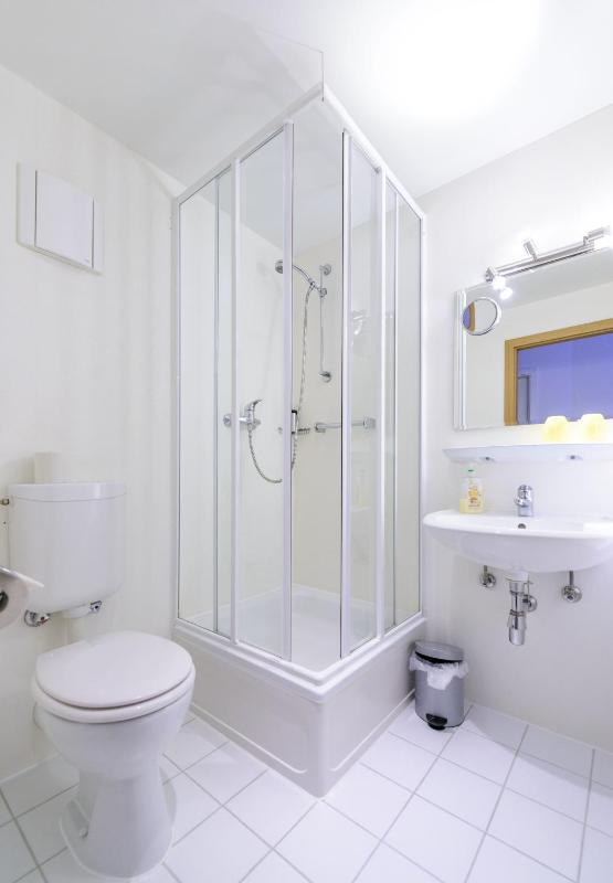 Quadruple Room With 2 Separate Rooms image 4