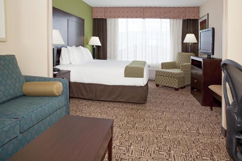 Standard King Room image 3