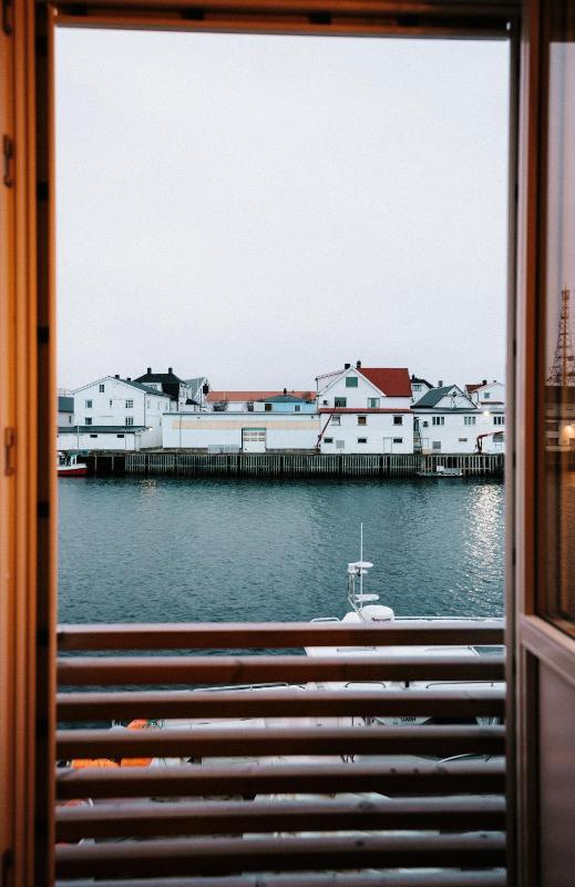 Budget One-Bedroom Apartment with Habour View image 2
