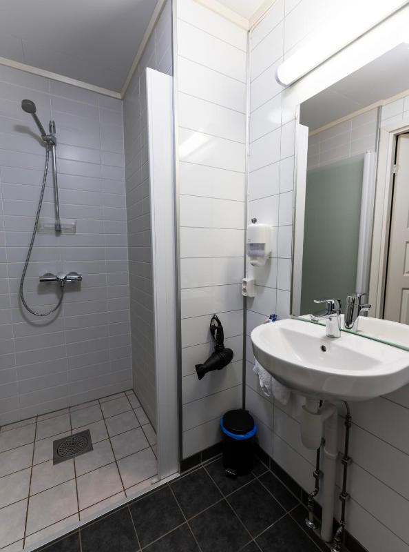 Budget One-Bedroom Apartment with Harbour View & Balcony image 2