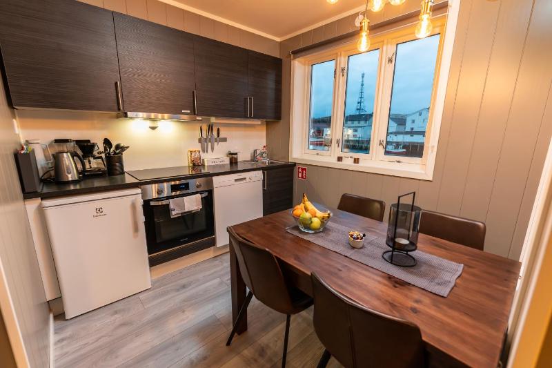 Budget One-Bedroom Apartment with Harbour View & Balcony image 4