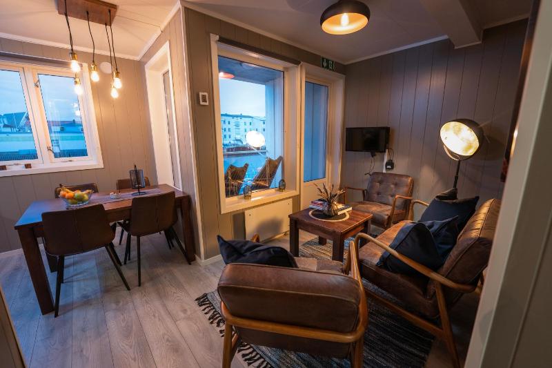 Budget One-Bedroom Apartment with Harbour View & Balcony image 1