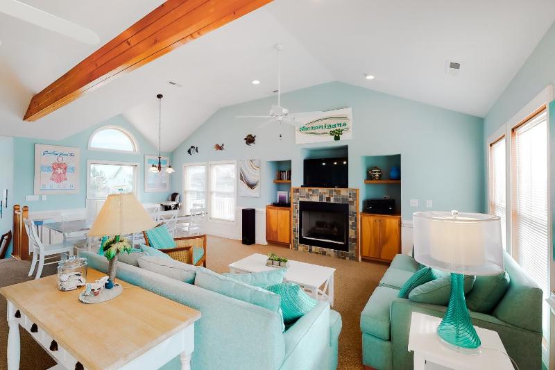 Eight Bedroom House image 3