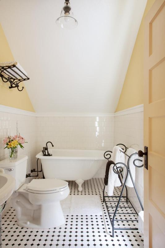 Queen Suite image 3