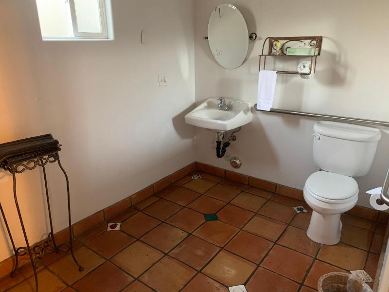 Queen Room - Disability Access image 4