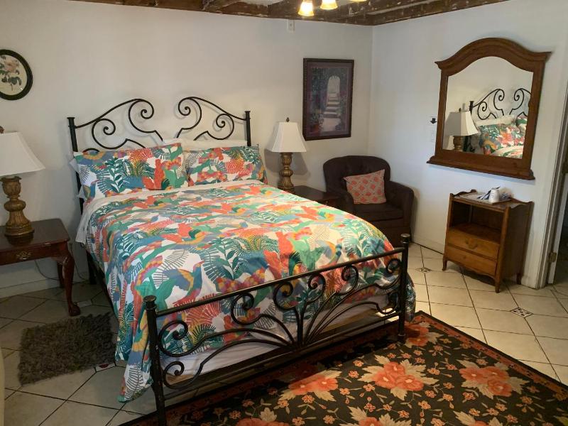 Standard Queen Room image 3