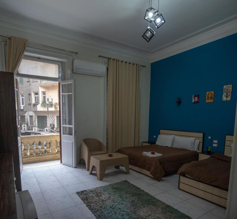 Triple Room with Balcony image 4