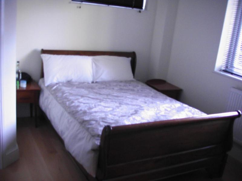 Single Room image 3