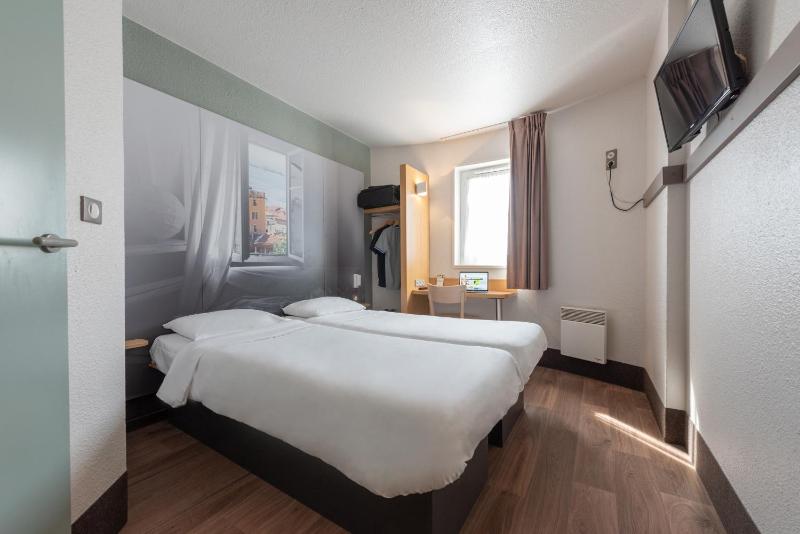 Twin Room image 1