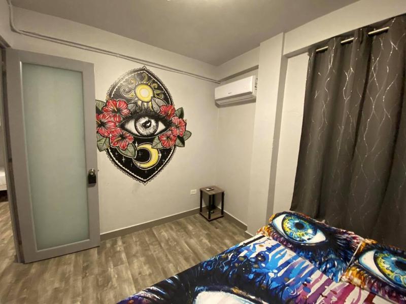 Single Room with Shared Shower and Toilet image 1
