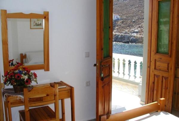  One-Bedroom Apartment with Sea View image 3