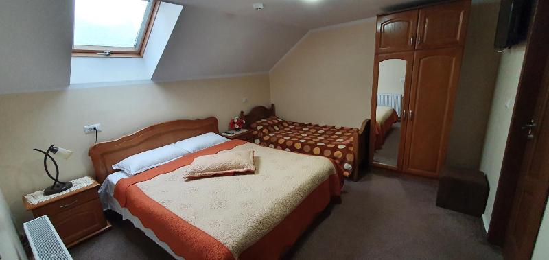 Triple Room with Private Bathroom image 3