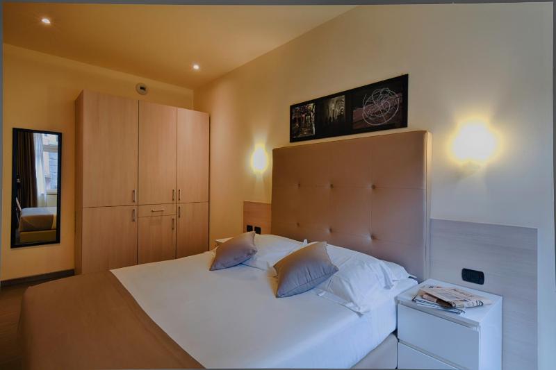 Classic Double Room image 3