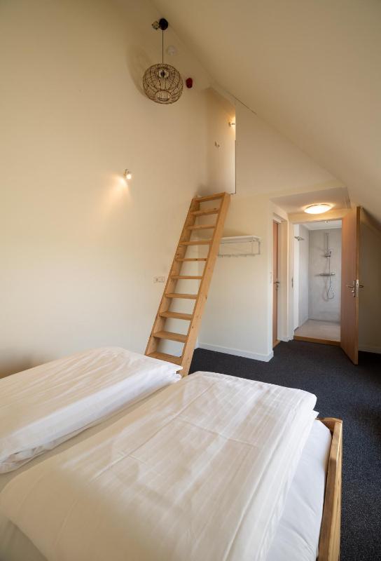 Quadruple Room with Private Bathroom image 3