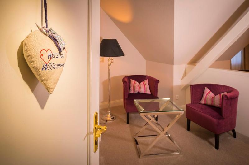 Premium Double Room image 4