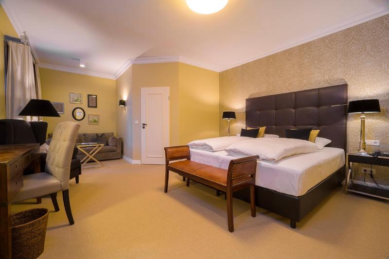Double Room image 4