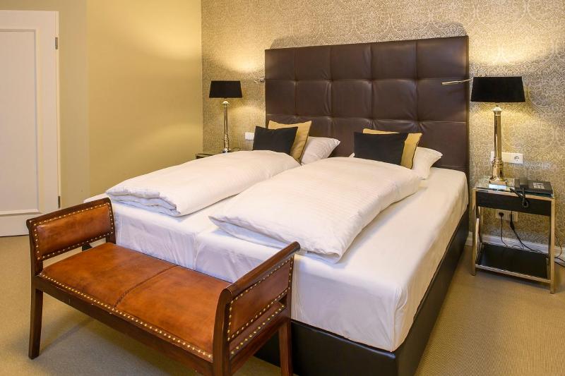 Double Room image 3