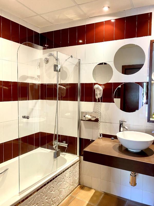 Standard Double or Twin Room image 2