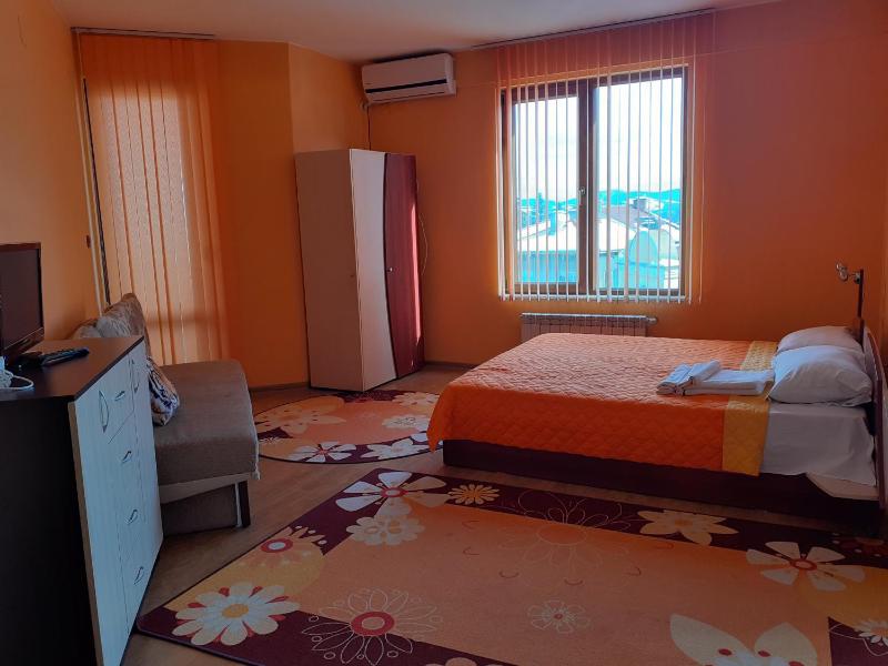 One-Bedroom Apartment image 4