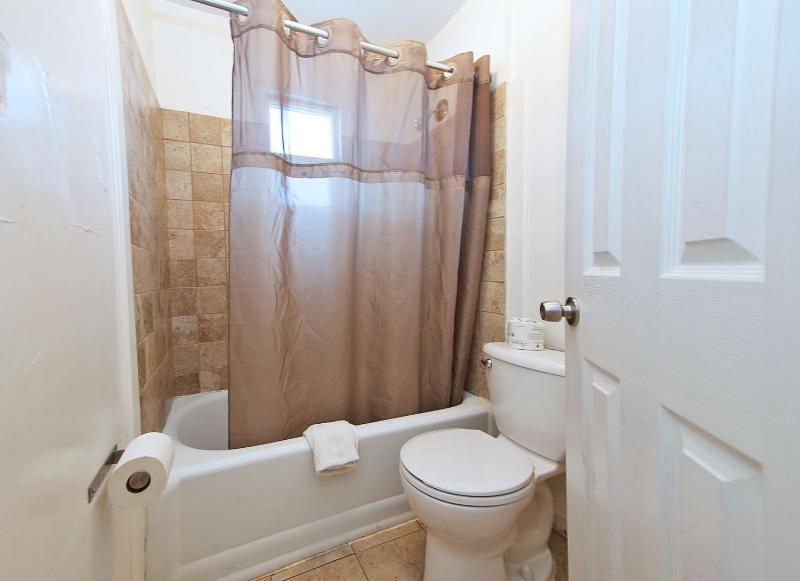 Budget Double Room image 3