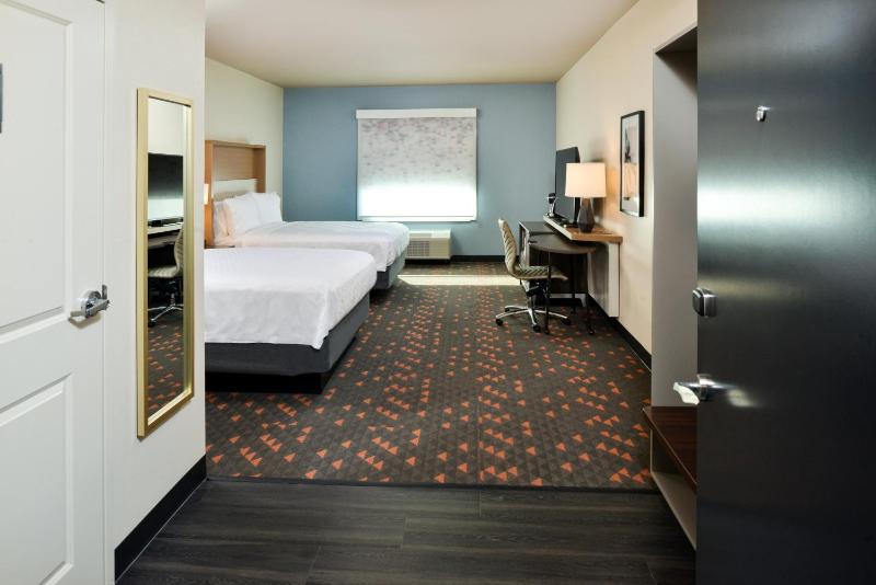 Standard Room with Two Queen Beds image 4