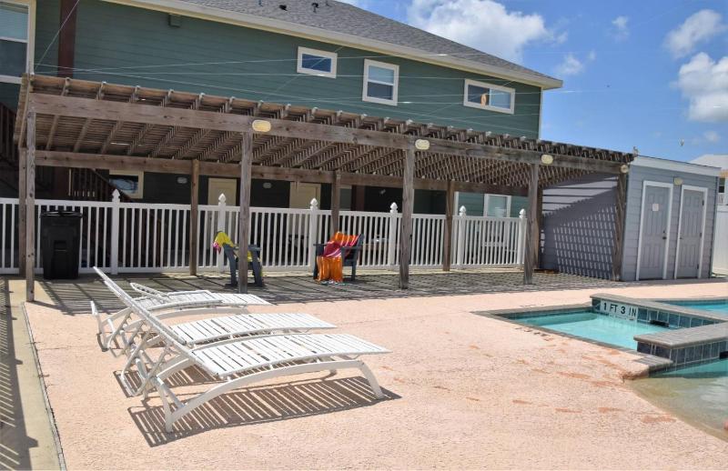 Three-Bedroom Townhouse image 2