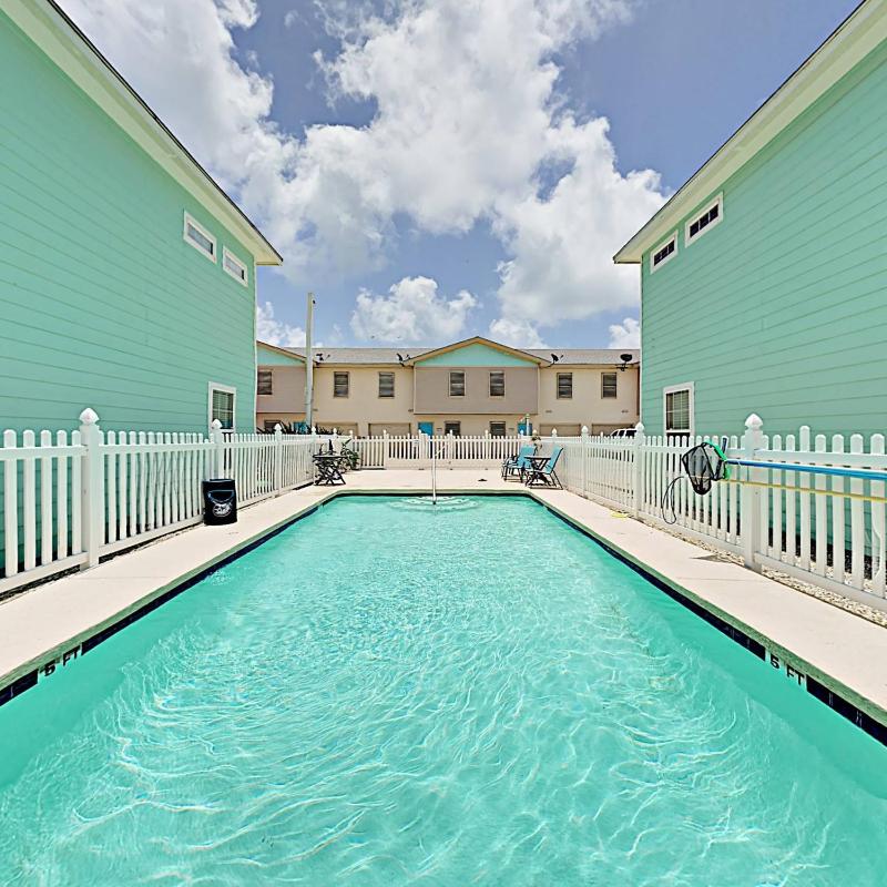 Four-Bedroom Townhouse image 3