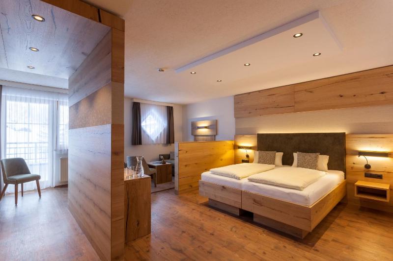 Superior Double Room image 4