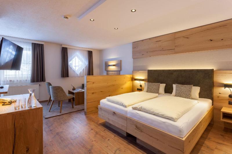 Superior Double Room image 3