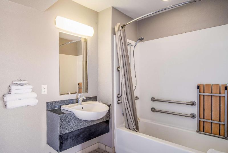 Double Room - Disability Access image 3