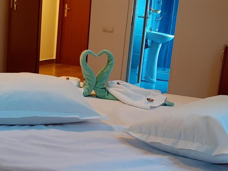 Standard Double Room image 3
