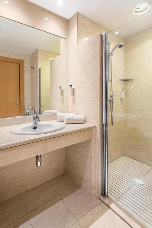 Standard Double Room image 3