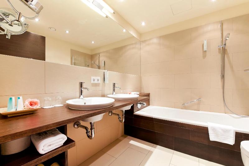 Family Suite with Balcony image 2