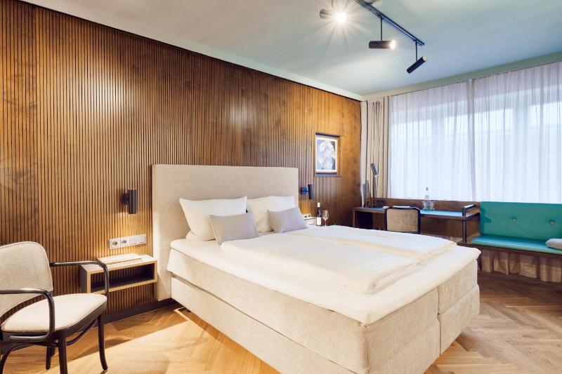 Comfort Double Room with King Size Bed image 2