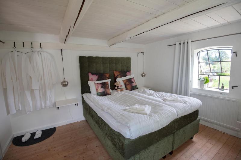 Double Room image 2