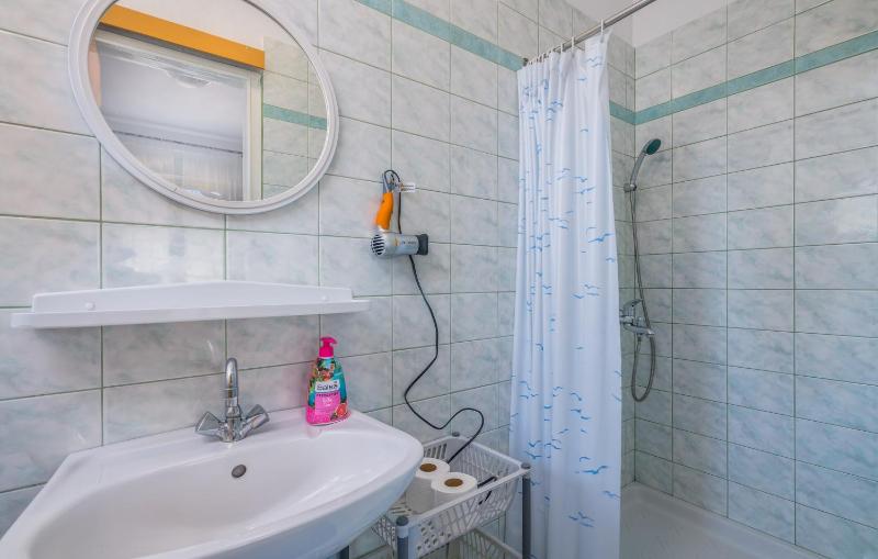 Standard Double Room image 3