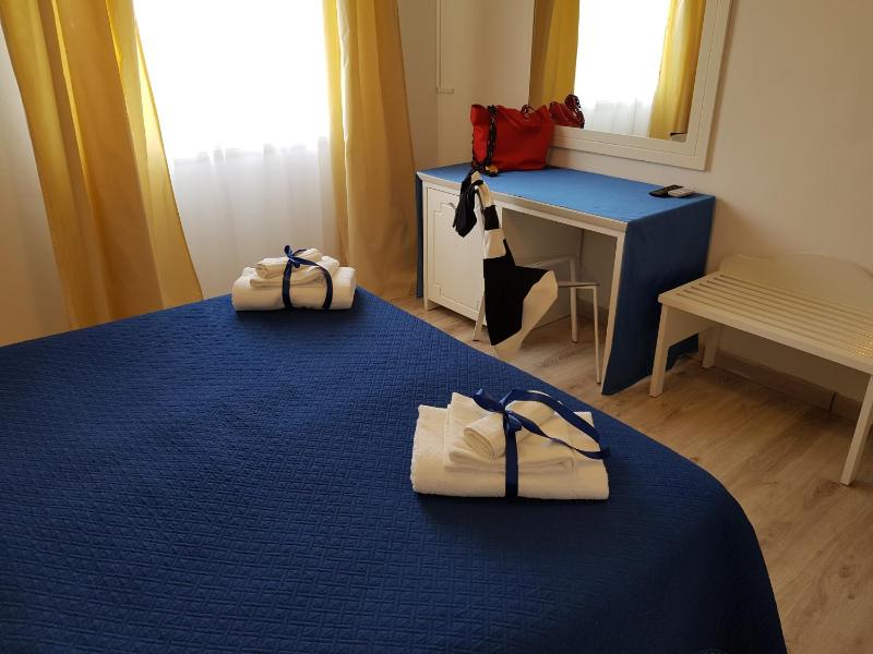 Economy Double or Twin Room image 3