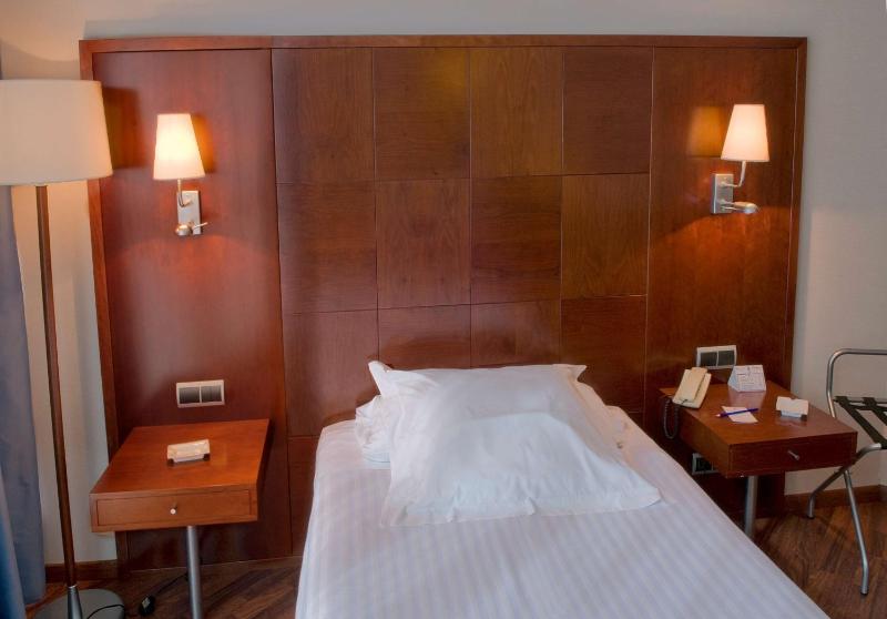 Standard Single Room image 3