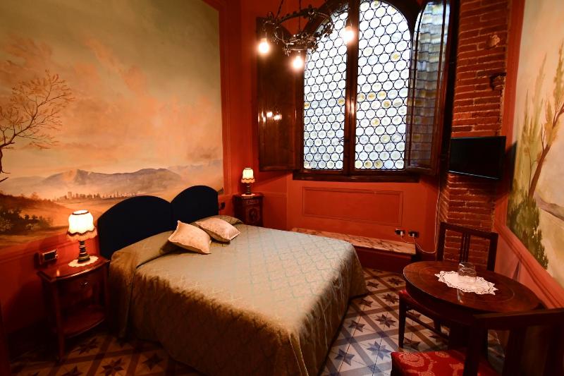 Double or Twin Room image 2