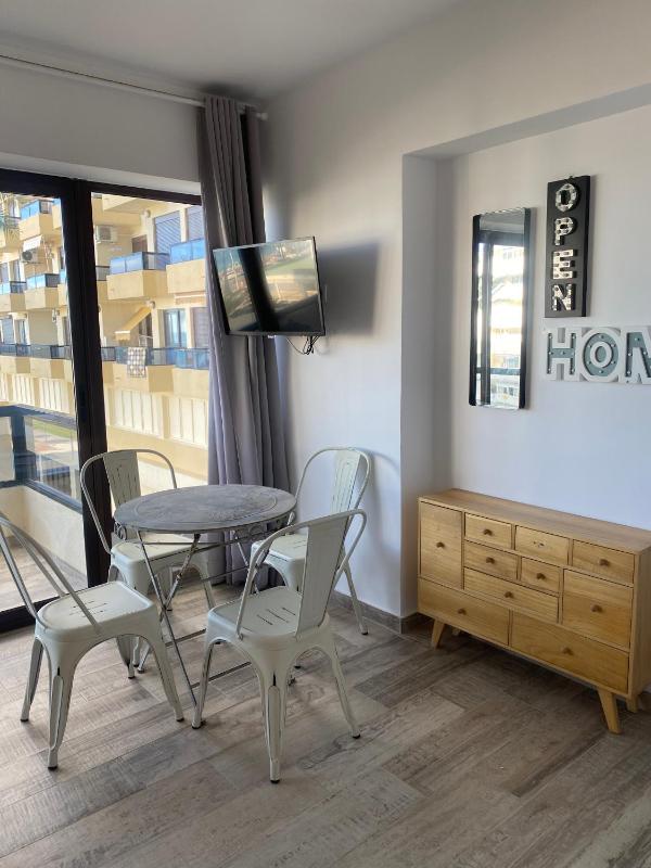 Studio Apartment with Sea View image 2