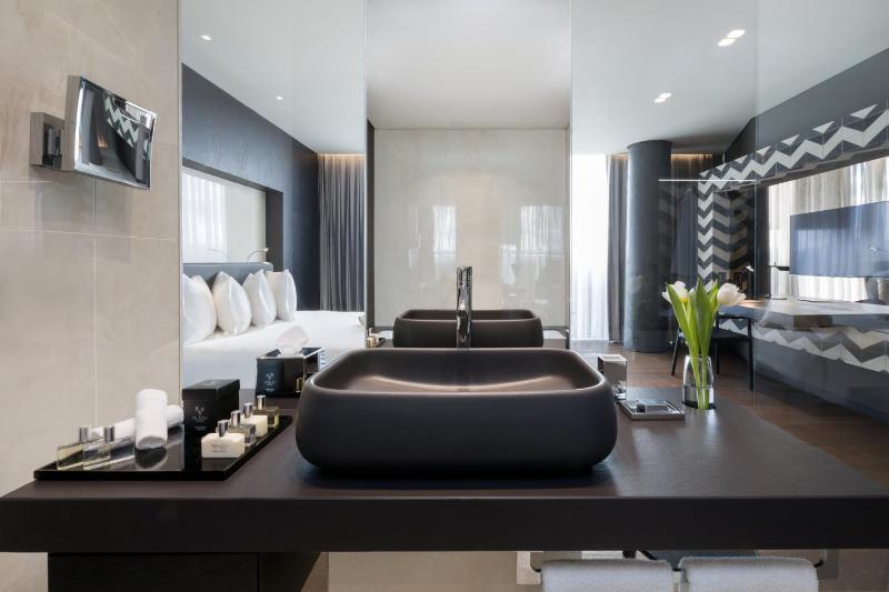 Superior Double or Twin Room with City View image 4